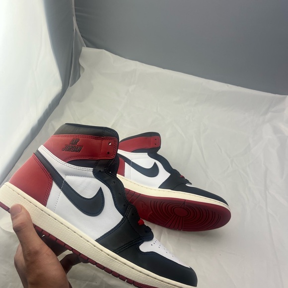 Air Jordan 1 Blacktoe DS Size 12 (2025) - Picture 2 of 7
